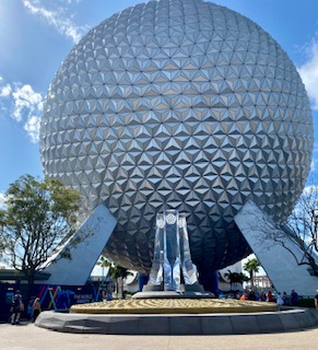 See the Beautiful Pylons at Epcot - Lisafollowingthemagic